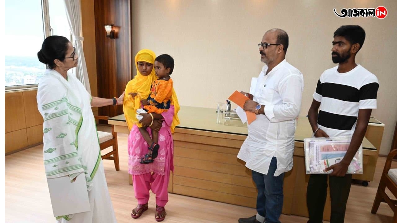 Mamata banerjee has given job to the wife of Sabir Malik  , who killed in Haryana gnr