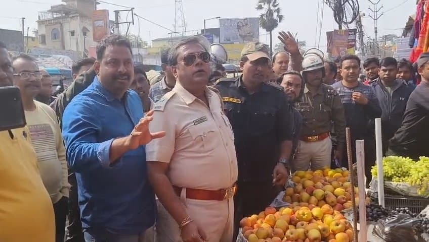 Murshidabad: রঘুনাথগঞ্জ শহরকে যানজট মুক্ত রাখতে প্রশাসনের পদক্ষেপ 