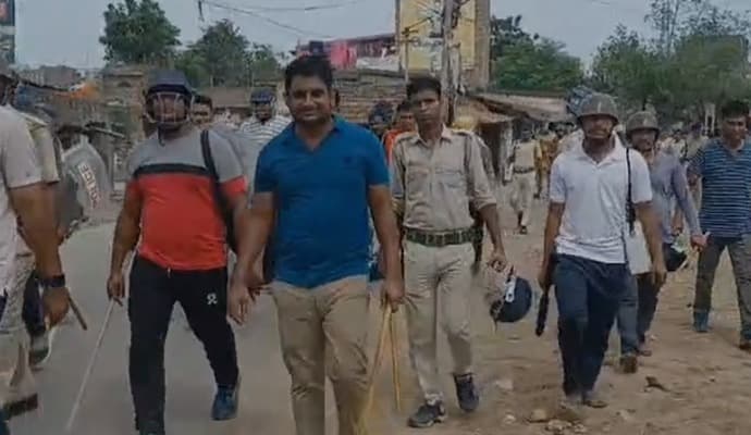 ARREST : এলাকা দখলকে কেন্দ্র করে মুর্শিদাবাদের সুতিতে ব্যাপক বোমাবাজি, গ্রেপ্তার ১০ 