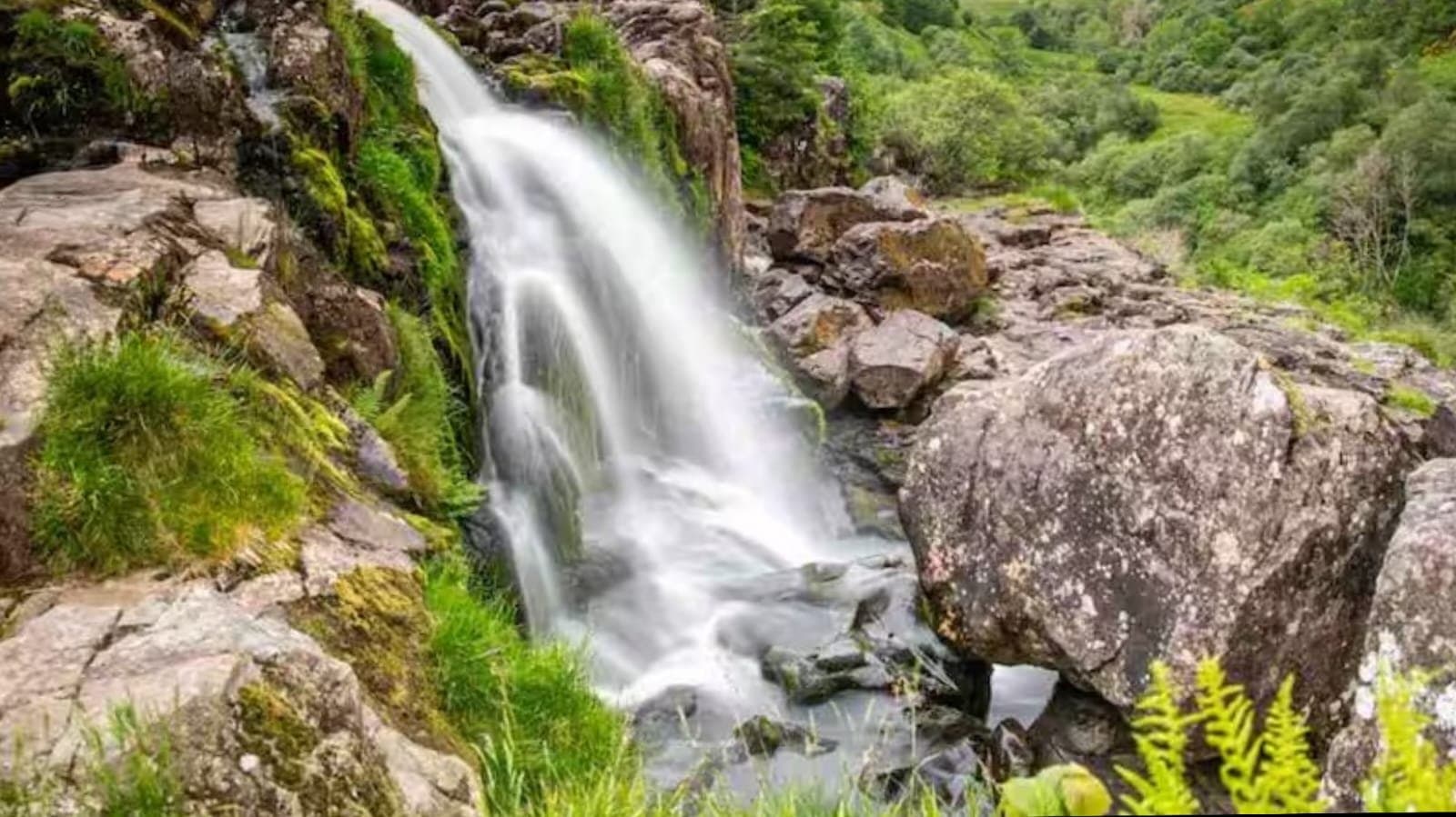 ঘুরতে যেতে চান?  রইল ছয় জলপ্রপাতের সুলুক সন্ধান