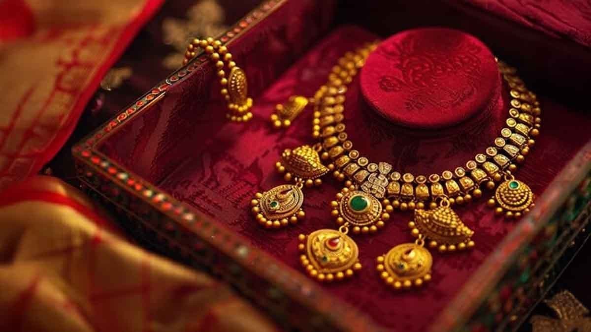Gold Price Big Fall Today Check 22 and 24 Carat Gold Price on 8 September