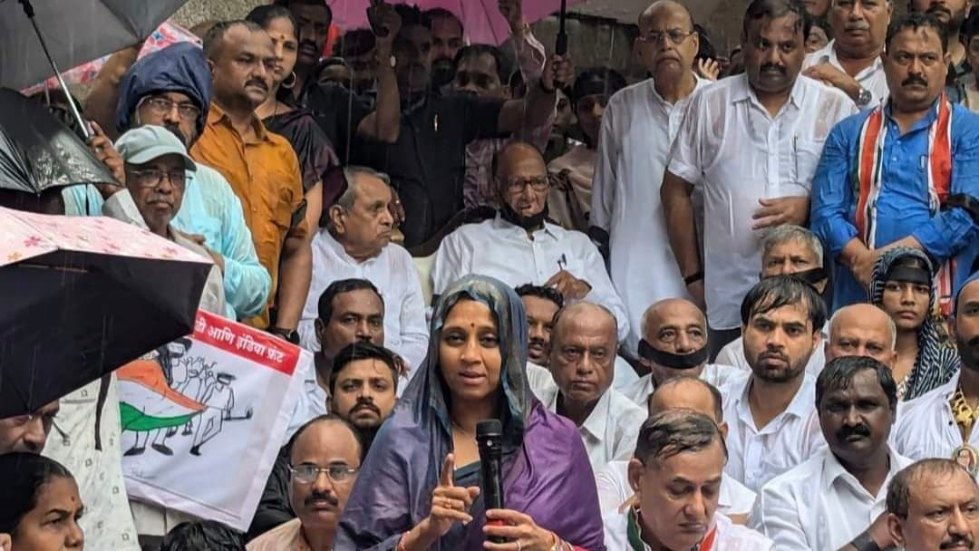 Sharad Pawar, Uddhav Thackeray lead opposition protest over Badlapur sex abuse in Maharashtra gnr 