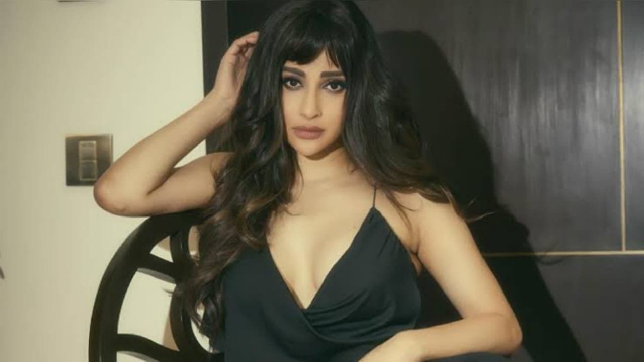 সার্জারিতে বদলেছে মুখের গড়ন, আর বড়পর্দায় নয়! আবারও ধারাবাহিকেই ফিরছেন মৌনী রায়?