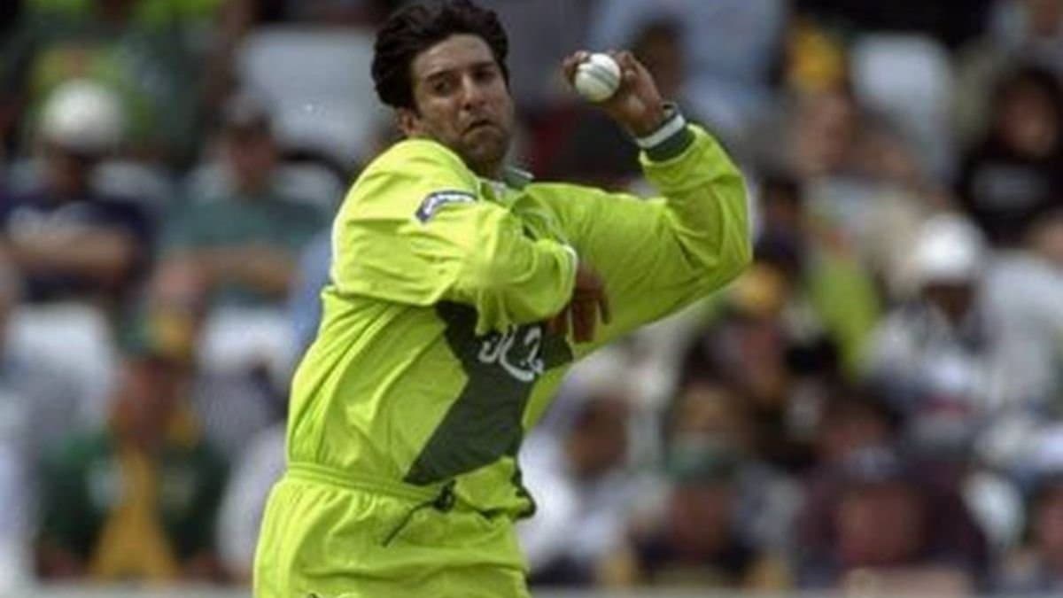 A life sized statue honoring cricket legend Wasim Akram in Hyderabad sparked amusement online 