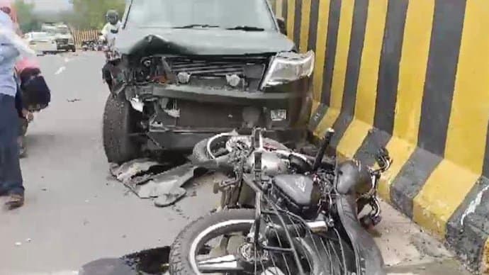  2 friends making reels while performing bike stunts in Rajasthan hit by car, die gnr