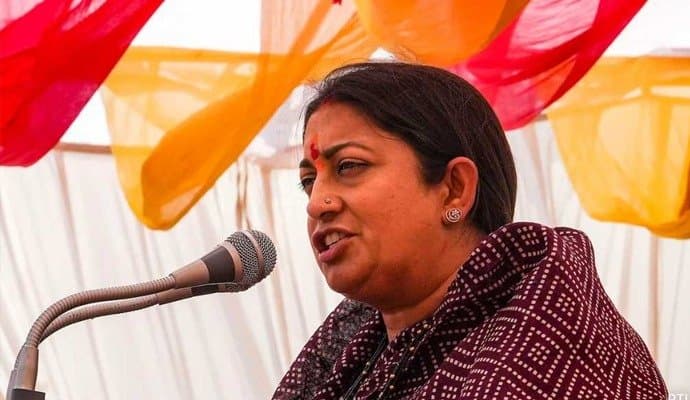 SMRITI: গান্ধী পরিবারকে সরাসরি বিতর্কে চ্যালেঞ্জ করলেন স্মৃতি ইরানি