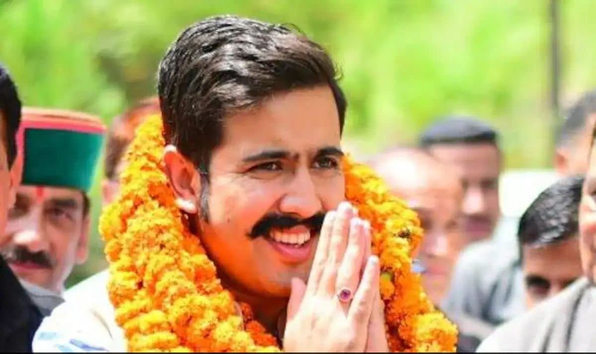 Himachal Pradesh: বিদ্রোহীদের সঙ্গে বৈঠক বিক্রমাদিত্যের, হিমাচলের কংগ্রেস কোন অবস্থায়?