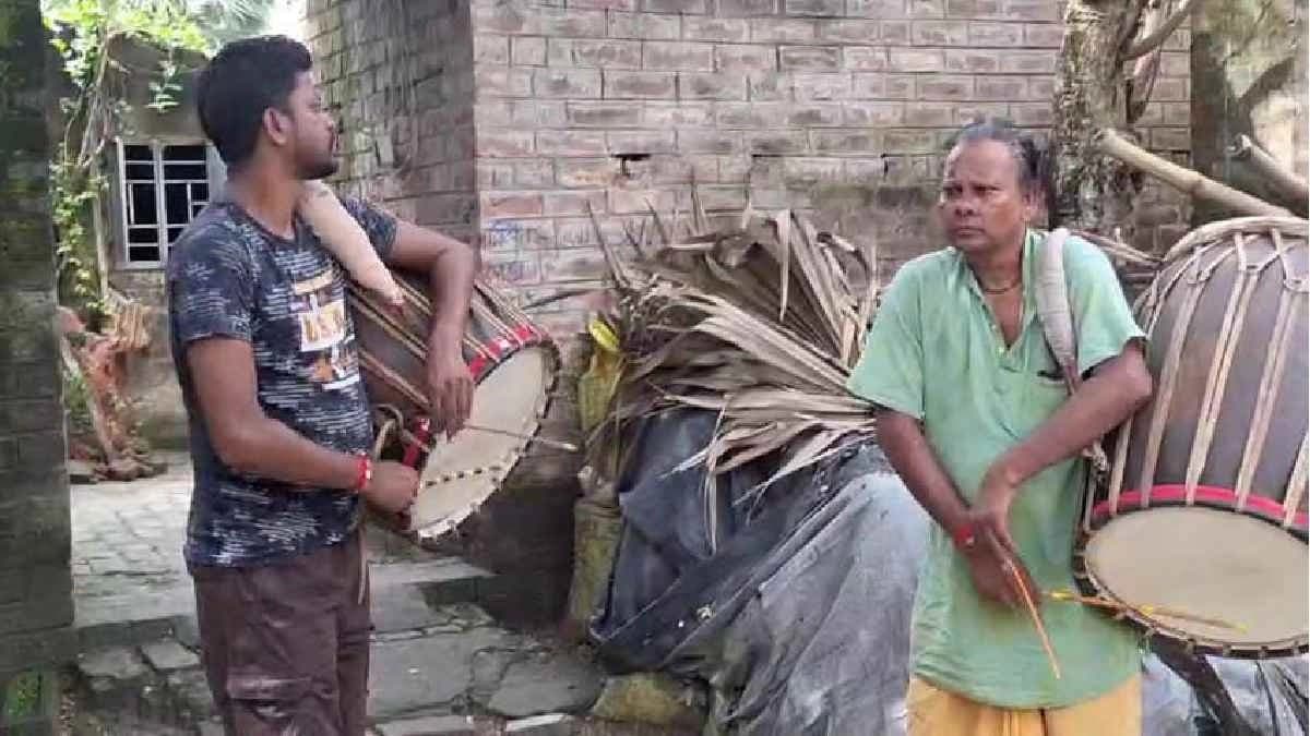 Bengal Dhakees are going other states for Puja festival with anxiety