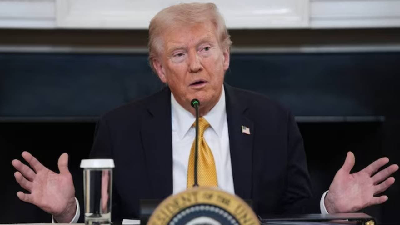 Trumps declares to give 2000 dollar to every usa citizen