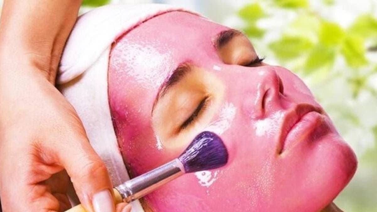 These beetroot face pack helps to reduce tan and will give spotless skin instantly