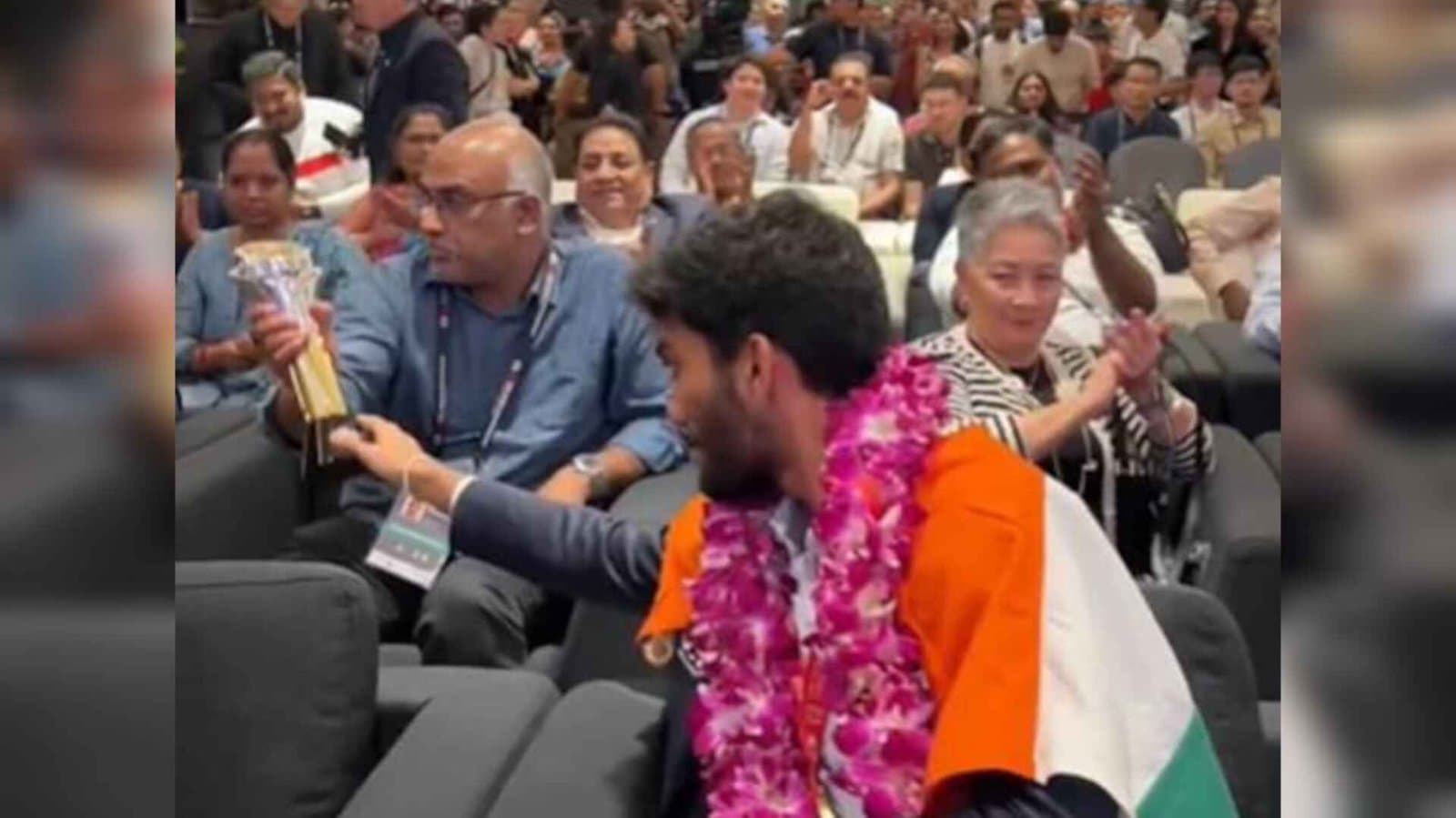 D Gukesh hands over word chess championship trophy to parents, video goes viral spt 