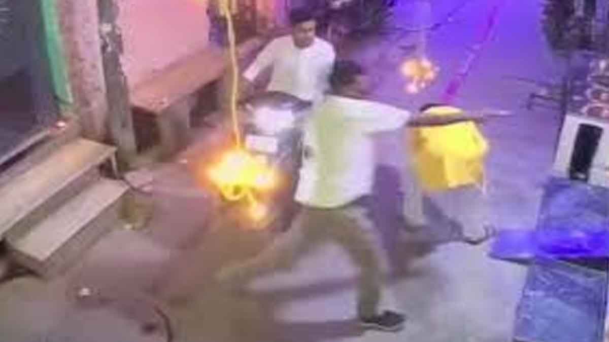 On CCTV, Delhi Man Shot Dead In Front Of His Son During Diwali Celebrations gnr