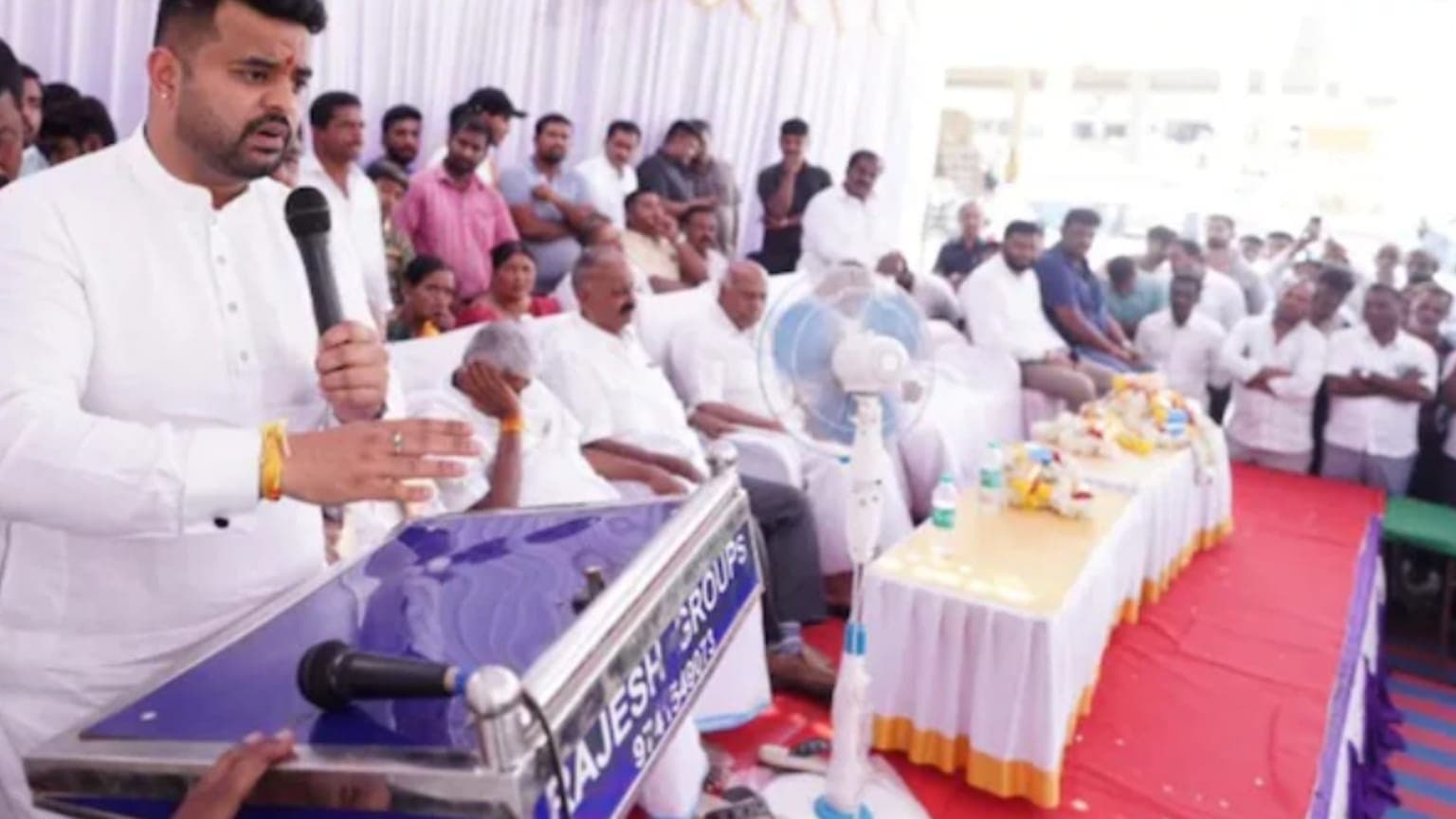 Karnataka: বিজেপির জোটসঙ্গীর যৌন হেনস্থার ভিডিও নিয়ে উত্তাল কর্নাটক