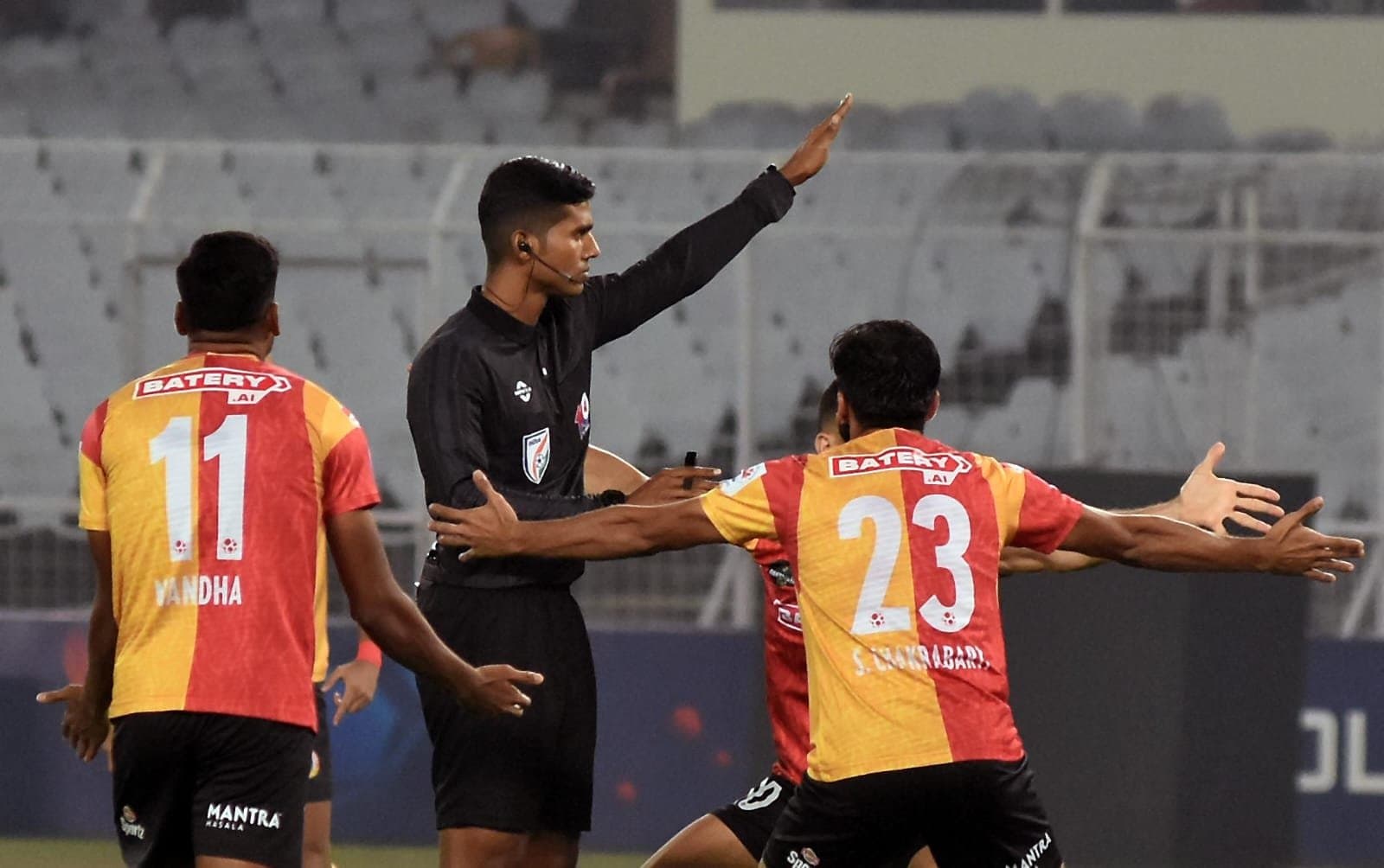 East Bengal: ফেডারেশন এবং আইএসএল কর্তৃপক্ষকে বিতর্কিত রেফরিংয়ের ভিডিও পাঠাল ইস্টবেঙ্গল 