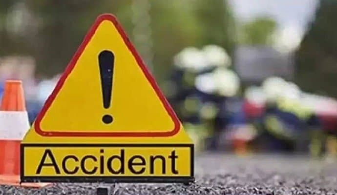 Accident: উলুবেড়িয়ায় জাতীয় সড়কে ভয়াবহ দুর্ঘটনা, মৃত ২, আহত ১০ 
