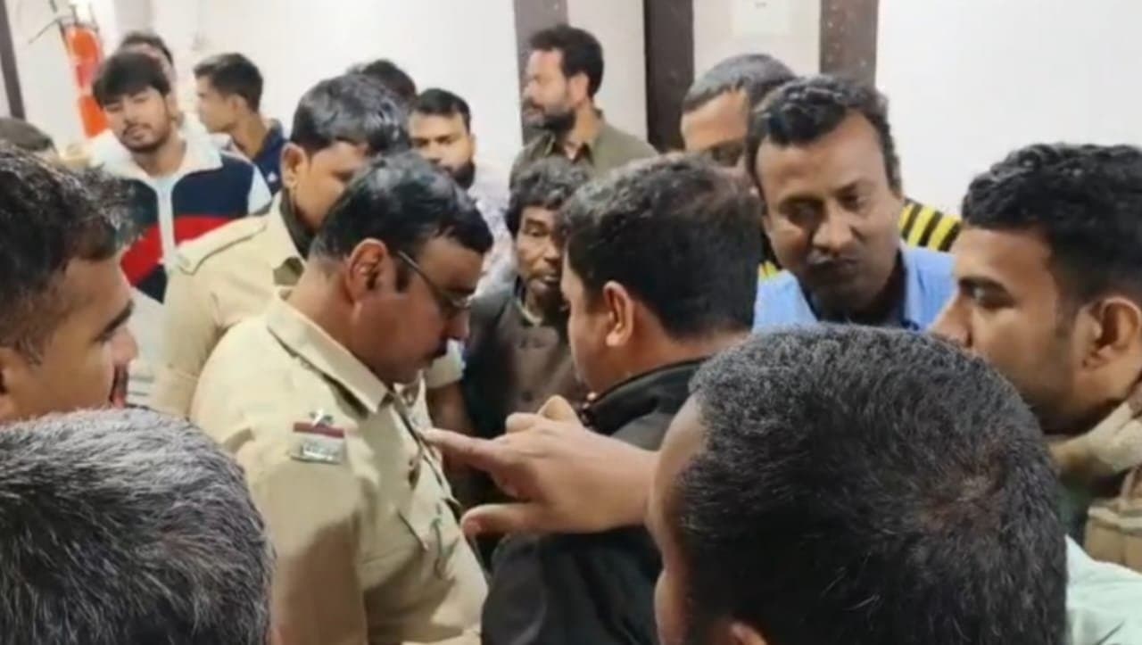 Murshidabad: প্যাথলজি ল্যাবে পরীক্ষা করাতে গিয়ে মৃ্ত ব্যক্তি, চাঞ্চল্য বহরমপুরে