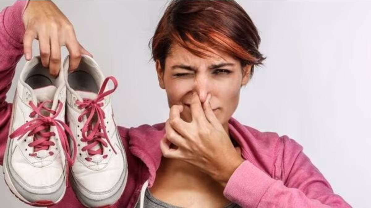 try these homely remedy to get rid of smelly feet in winter lif