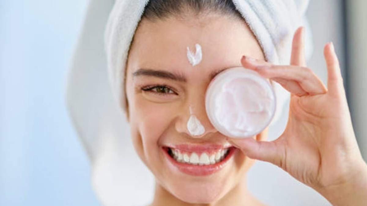 this home made beet root gel can improve your skin tone can make it soft and smooth in winter season lif