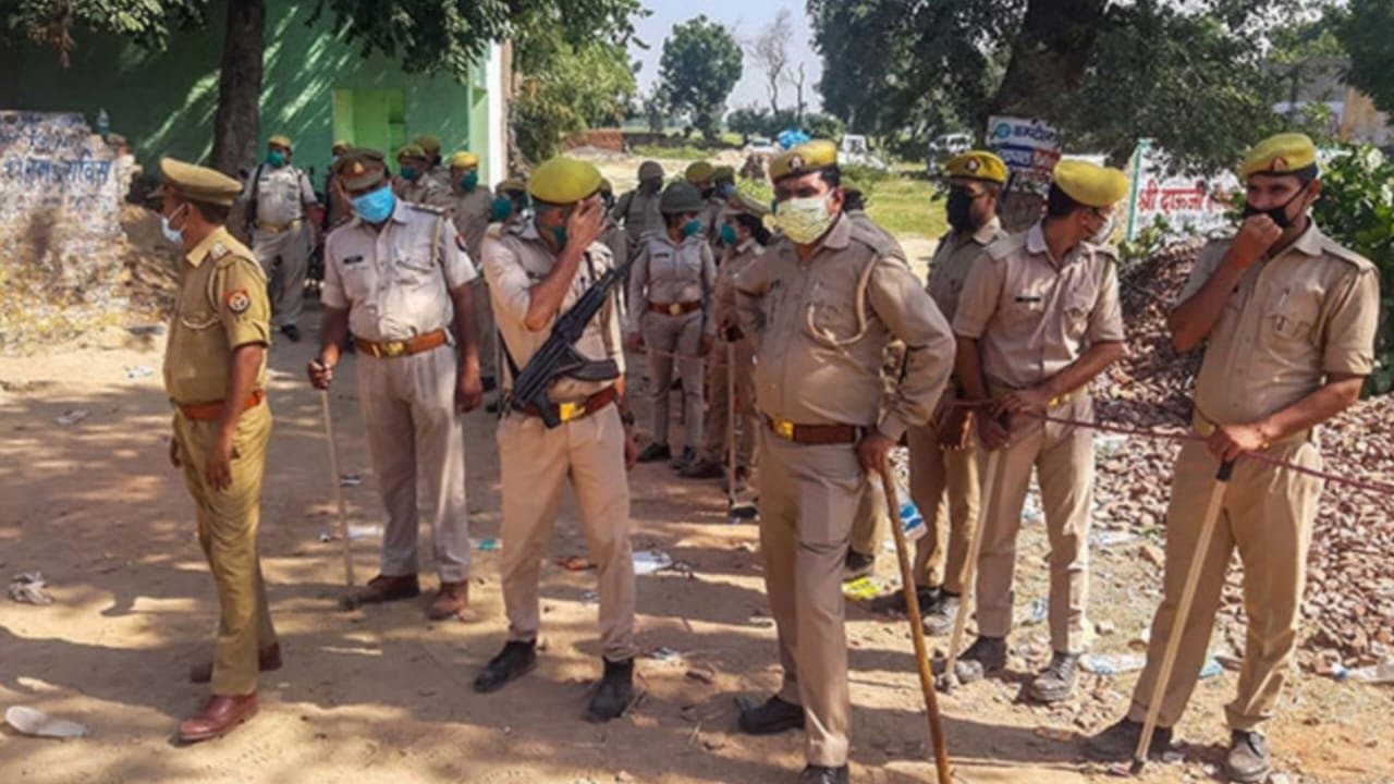 Agra: দলিত তরুণীকে ধর্ষণের পর শ্বাসরোধ করে খুন পুলিশকর্মীর 