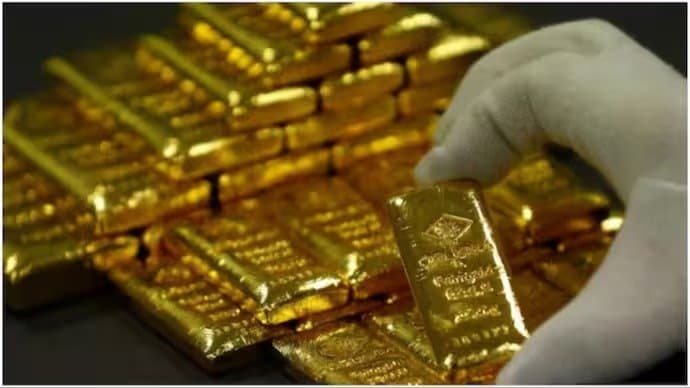 GOLD: আহমেদাবাদ বিমানবন্দর থেকে উদ্ধার প্রায় সাড়ে দশ কেজি সোনা, বাজারমূল্য ৭.৭৫ কোটি টাকা