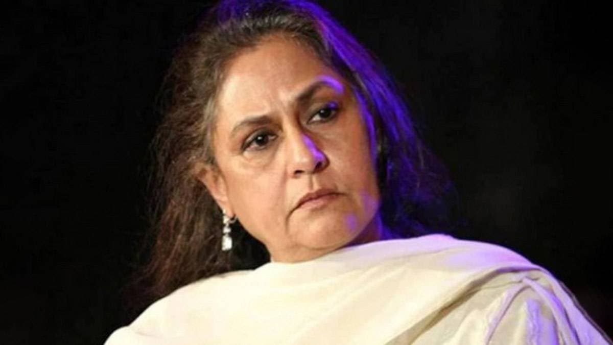 Jaya Bachchan lashes out at paparazzi again at Rono Mukherjee s prayer meet