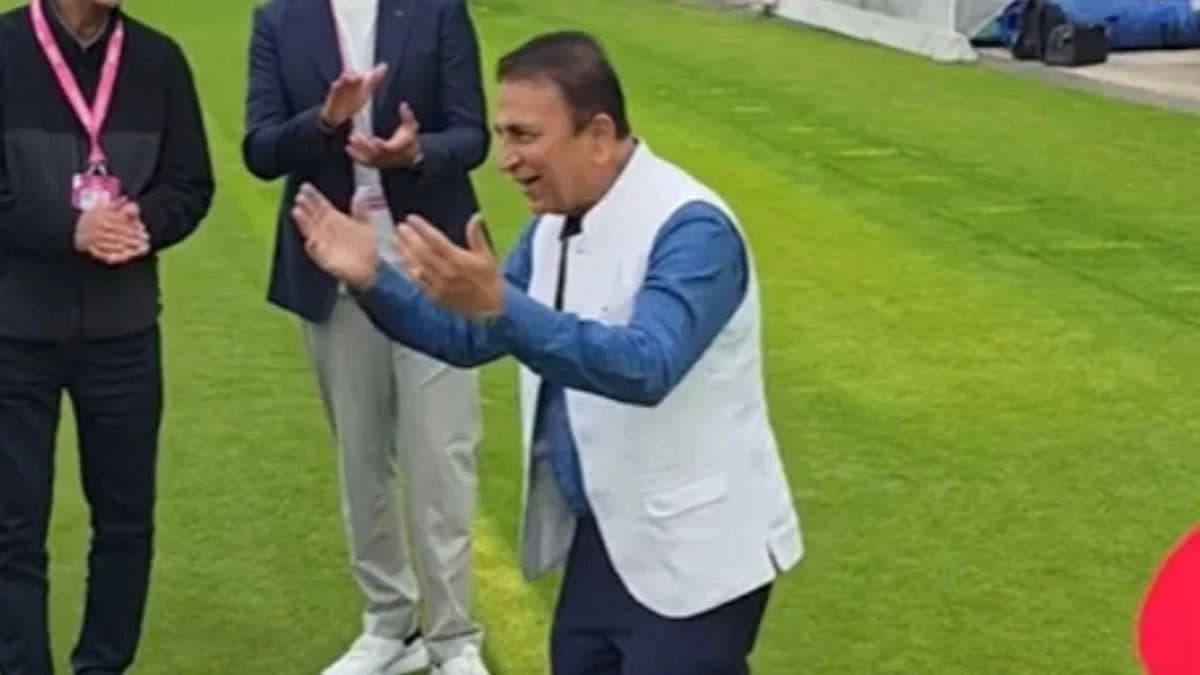 Former India captain  Sunil Gavaskar dances to Mere Desh Ki Dharti after India levelled at Oval against England