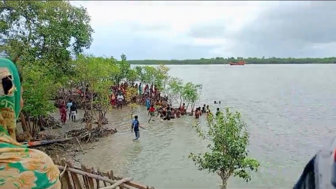 South 24 Pargana: রবিবার টেনে নিয়ে গেছিল কুমির, সোমে উদ্ধার মৎস্যজীবীর আধখাওয়া দেহ