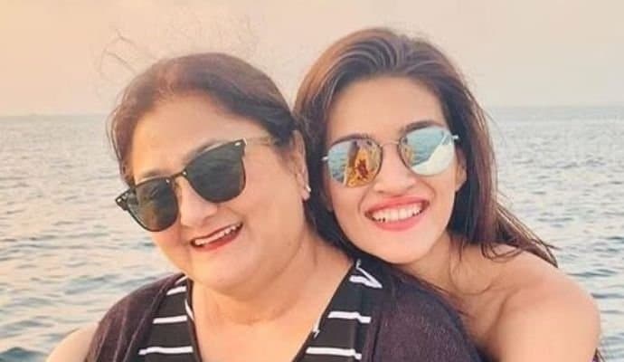 Kriti Sanon: কৃতি শ্যাননের বহু শুটিংয়ে সঙ্গী, তবু সেটে অভিনেত্রীর কাজ কোনওদিন দেখেননি তাঁর মা, কেন জানেন?