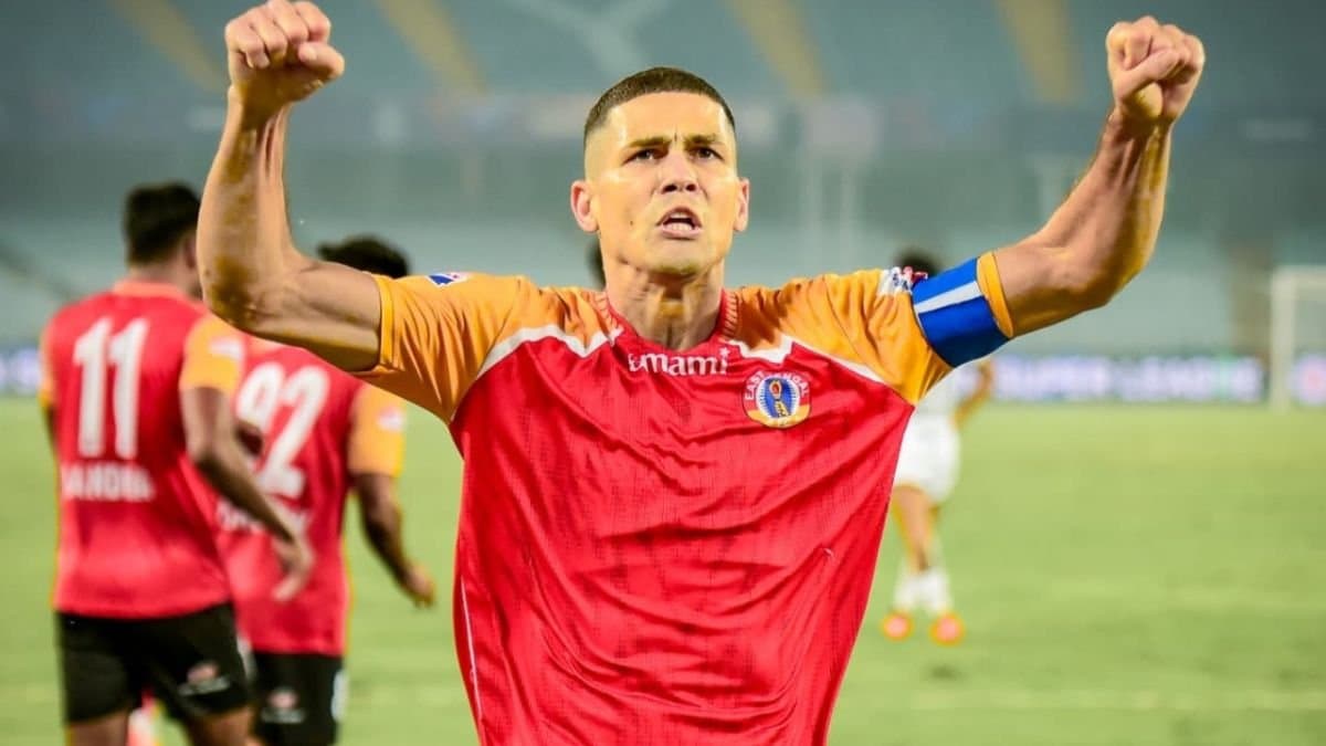 Star player of East Bengal Cleiton Silva mesmerized  supporters by his football spt 