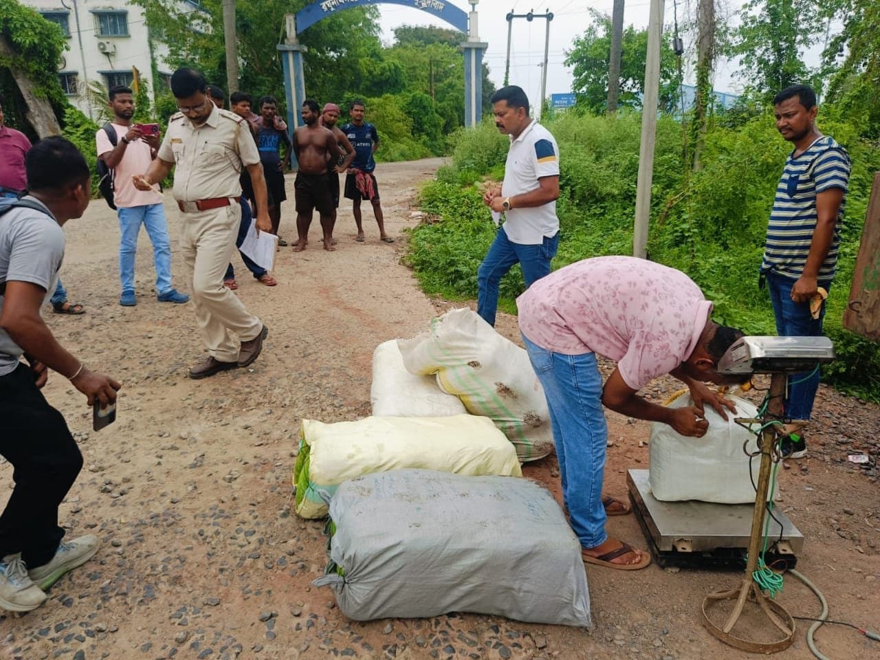 Arrest : মুর্শিদাবাদে উদ্ধার ১৫০ কেজি মাদক , গ্রেপ্তার রাজস্থানের দুই বাসিন্দা 