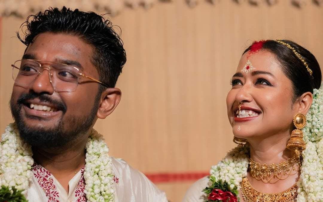 Sohini-Shovan: বিয়ের মণ্ডপ থেকে বন্ধুদের সঙ্গে বাসরে নবদম্পতি, বউয়ের আবদারে সারারাত গাইবেন শোভন