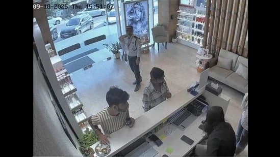 Man Steals Cash From Puja Thali at Store Reception Caught On Camera 