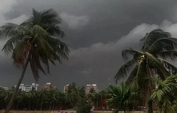 Weather Update: তীব্র তাপপ্রবাহের মাঝেই দু'দিন আকাশ মেঘলা শহরে 