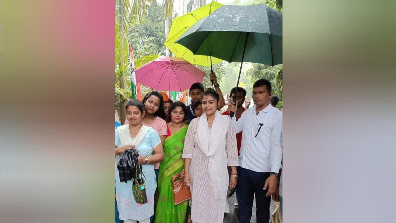 Election Campaign: টিপটিপ বৃষ্টিতে স্বস্তির প্রচার শহরে