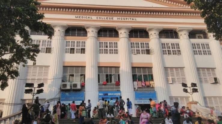Elderly couple accused of manhandled doctor inside hospital premises 