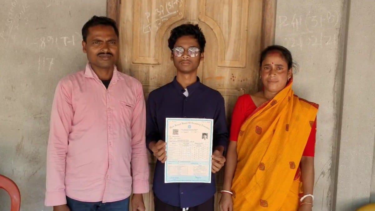 Student from a mason family did well in Madhyamik examination