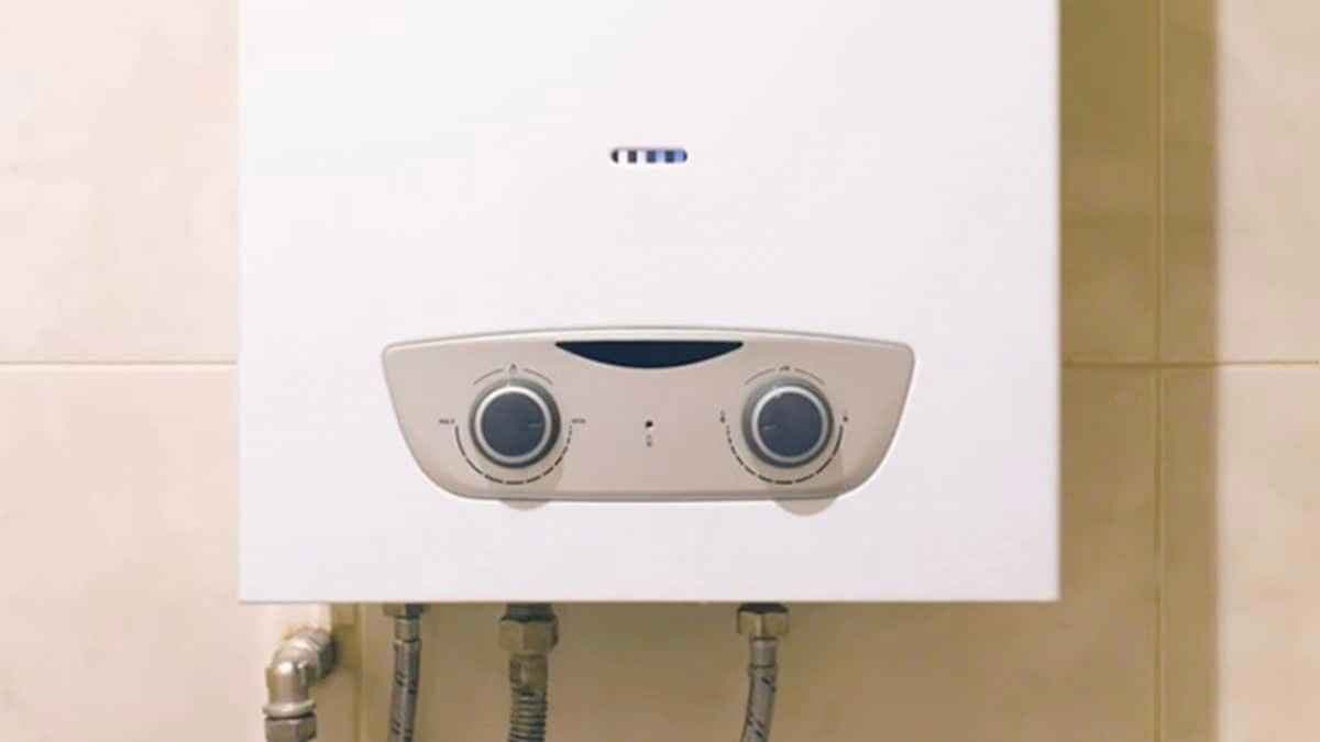 Teen Girl Dies Of Suffocation Due To Geyser Gas Leak In Bathroom In UP gnr 