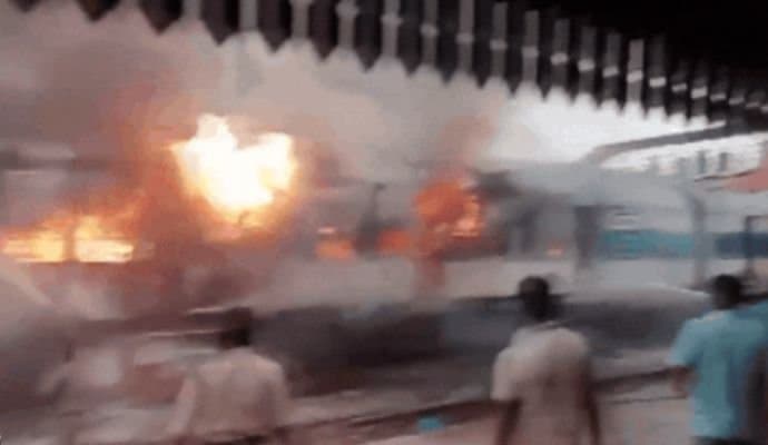 Bihar: বিহারে ট্রেনে আগুন