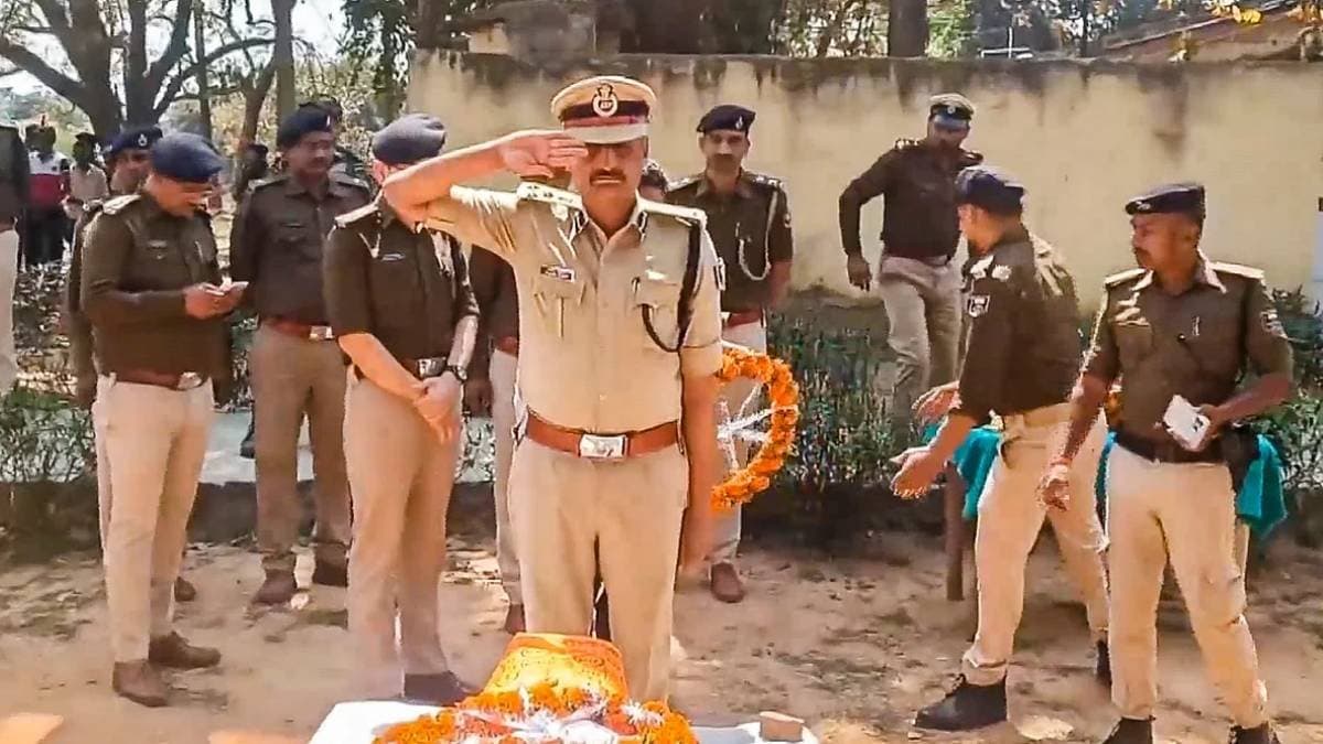 Bihar police faces sudden attacks by mob