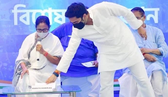 TMC: সুসংগঠিত ভাবে দল চালাচ্ছেন মমতা, তৃণমূলের নবীন-প্রবীণ দ্বন্দ্ব নিয়ে সাফ বার্তা অভিষেকের