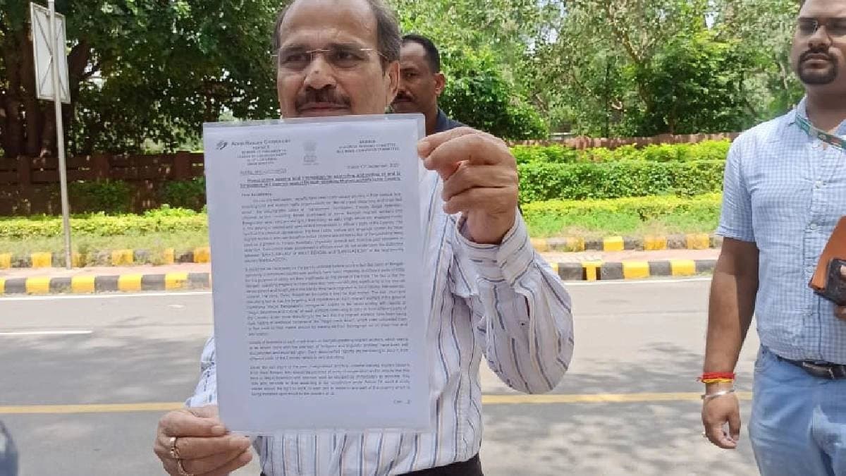 Adhir chowdhury Meets President of India to discuss the issue of harassment of Bengal migrant workers