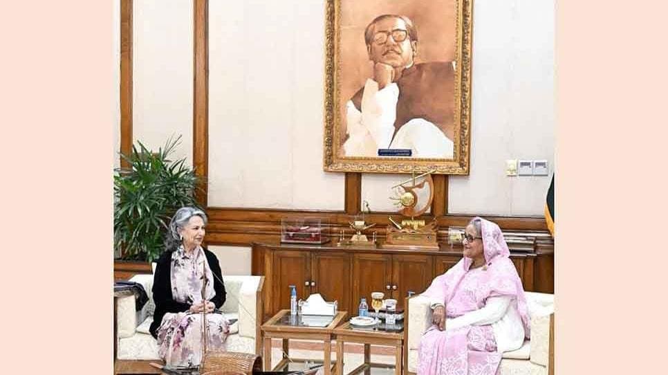 Sharmila Tagore meets Sheikh Hasina