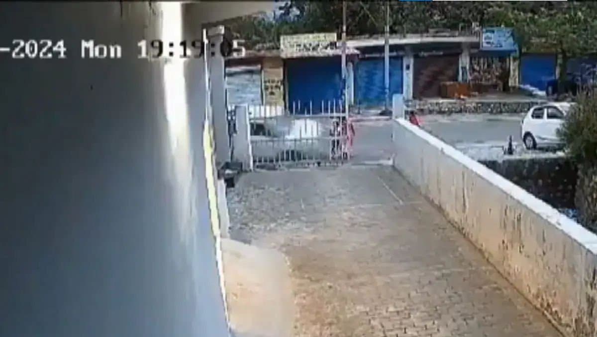 Uttarakhand: মহিলা ও ২ নাবালিকাকে পিষে দিলেন মত্ত সরকারি আধিকারিক 