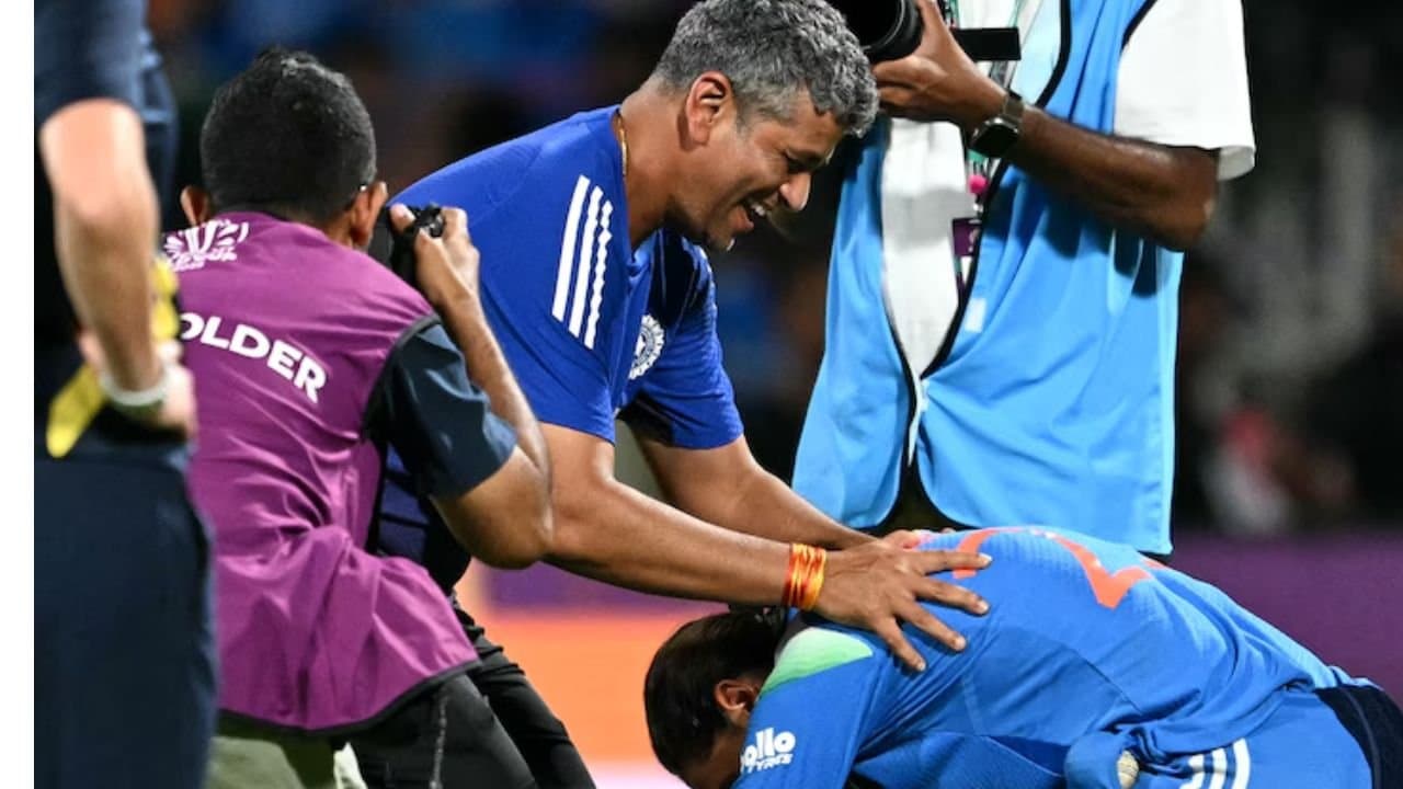 India captain Harmanpreet Kaur touched Amol Muzumdars feet after their World Cup glory  