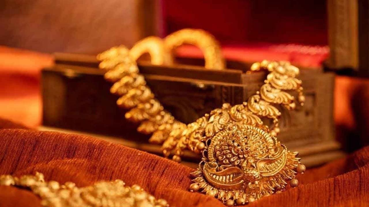 Gold Price Huge Drops Today: Check 22 and 24 Carat Gold Price In Kolkata On 5 November