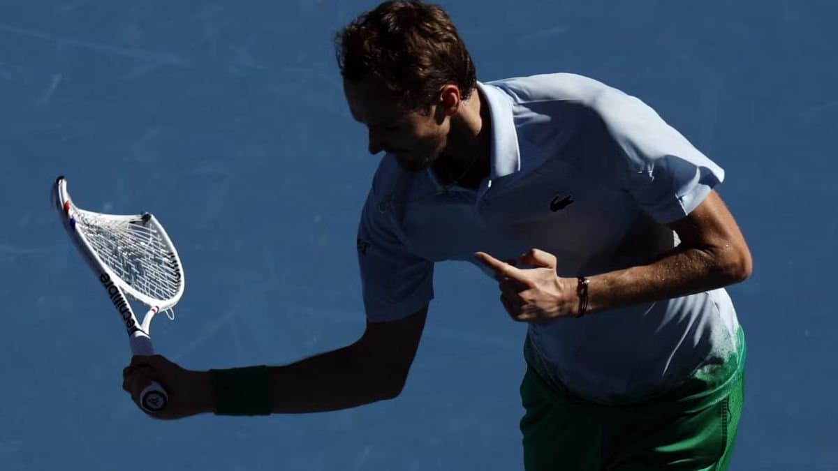  Daniil Medvedev penalised heavily for his antics in Australian Open spt 