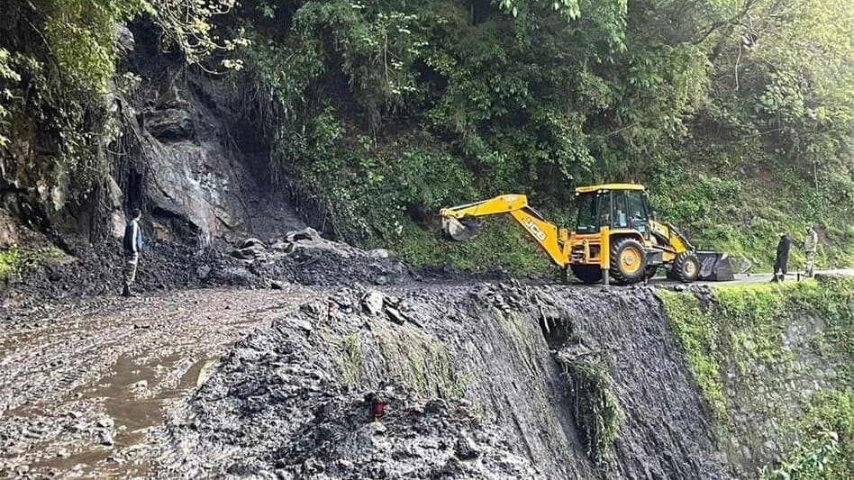 Sikkim : সিকিমে আটকে পড়া পর্যটকদের উদ্ধারকাজ শুরু 