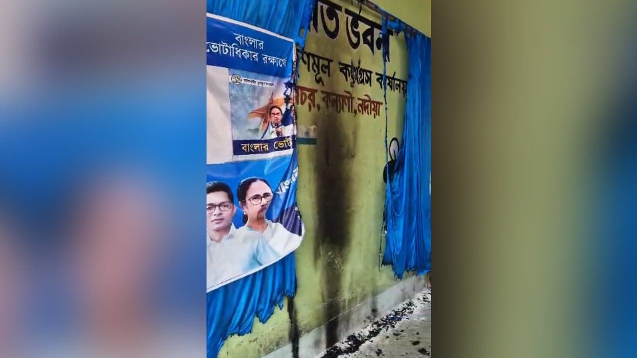 রাতে তৃণমূলের SIR সহায়তা ক্যাম্পে ভাঙচুর-আগুন!