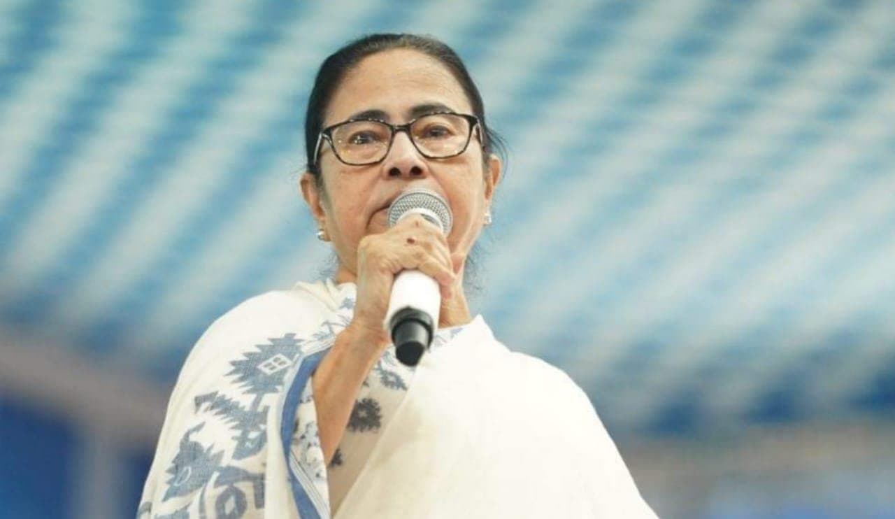 Mamata Banerjee: কাউকে না কাউকে তো ঘন্টা বাঁধার উদ্যোগ নিতে হবে, রাজ্যে কংগ্রেসের সঙ্গে জোট প্রসঙ্গে বললেন মমতা 