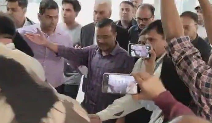 Arvind Kejriwal: ‌আবগারি দুর্নীতি মামলায় আদালতে হাজিরা দিয়েই আগাম জামিন পেলেন কেজরি 